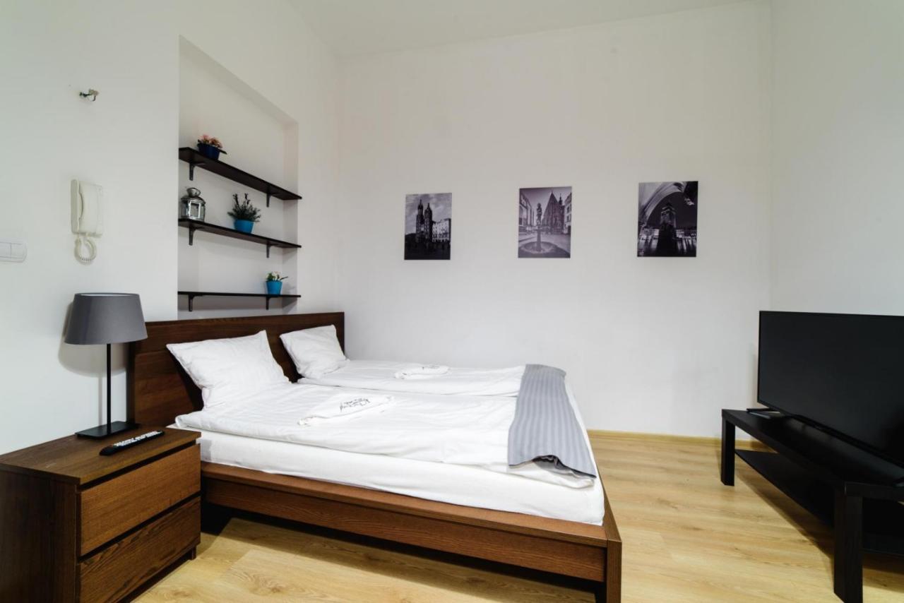 Cracow Rent Apartments: Spacious Stays Near Main Square Krakow Exterior photo